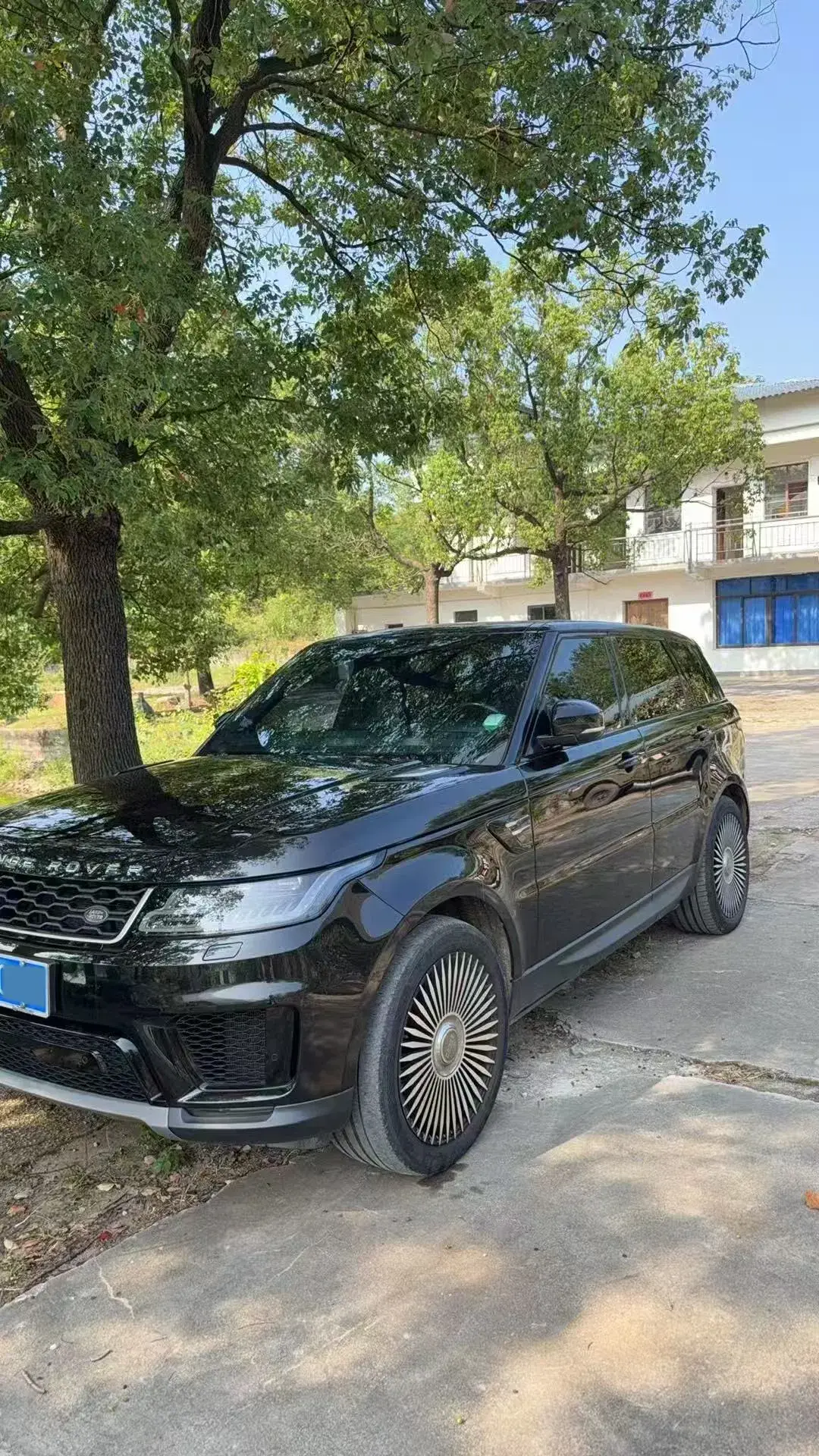 2019 LAND ROVER view 1