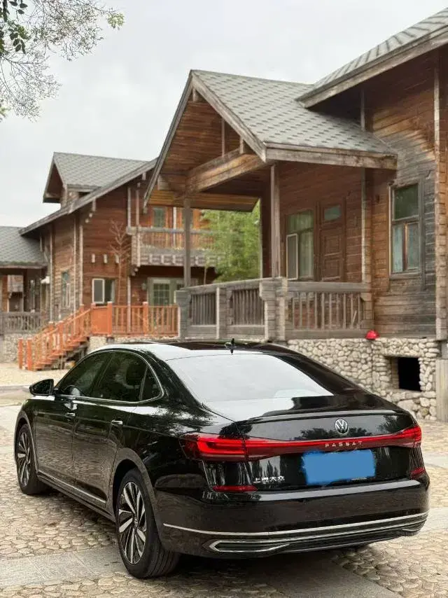 2022 VOLKSWAGEN PASSAT thumbnail 4