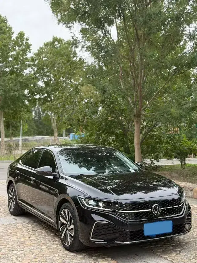 2022 VOLKSWAGEN PASSAT thumbnail 2