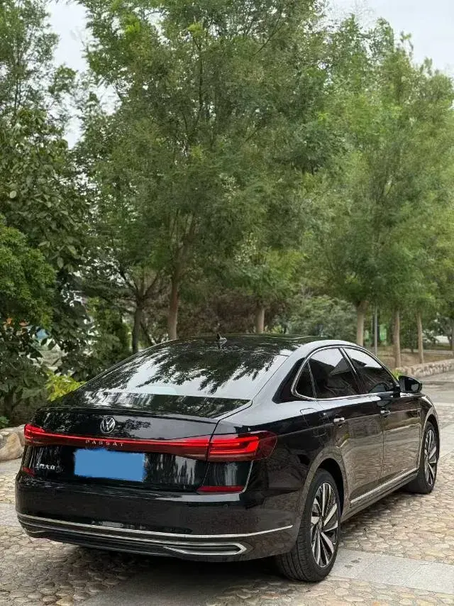 2022 VOLKSWAGEN PASSAT thumbnail 3