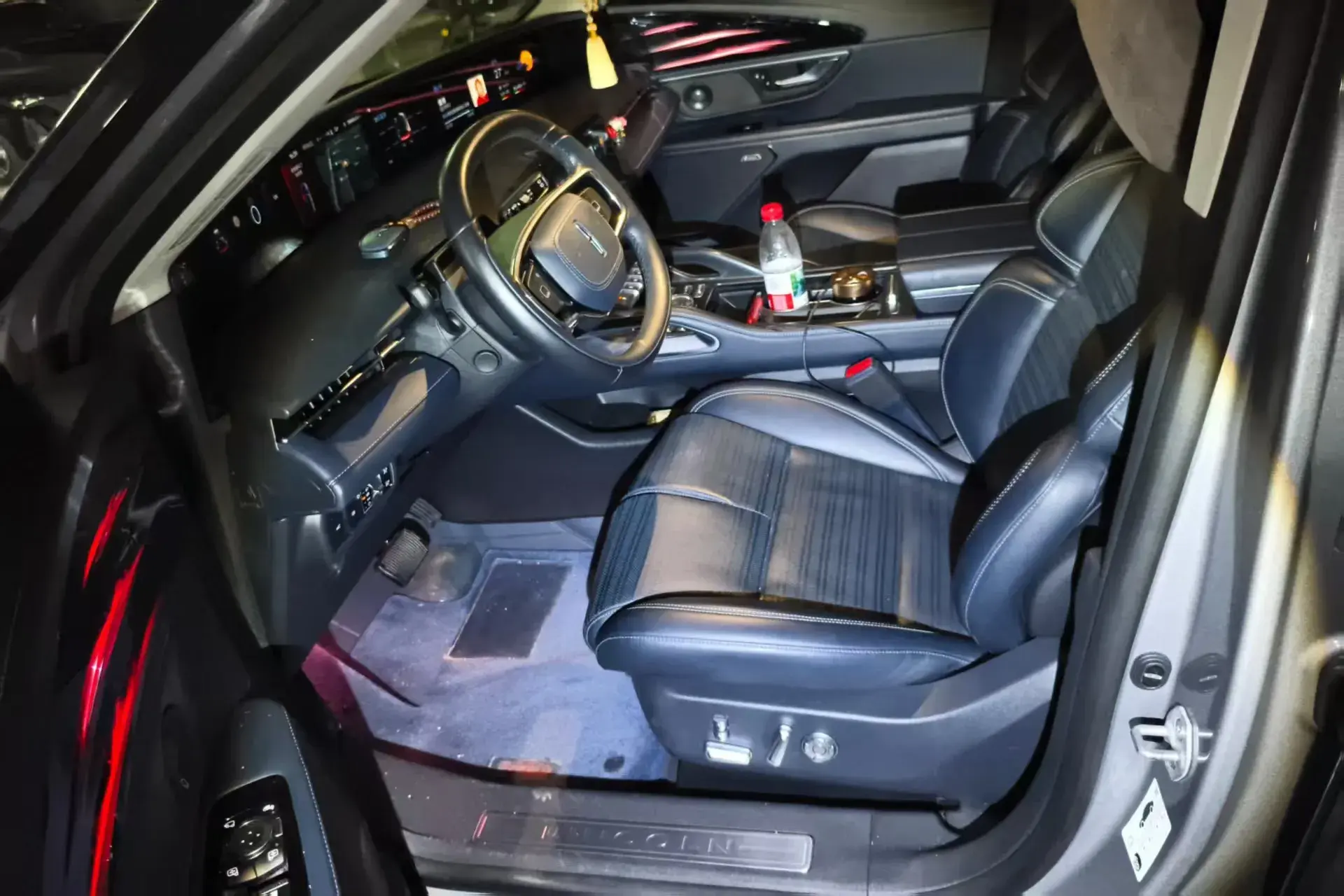 2023 LINCOLN NAUTILUS thumbnail 4