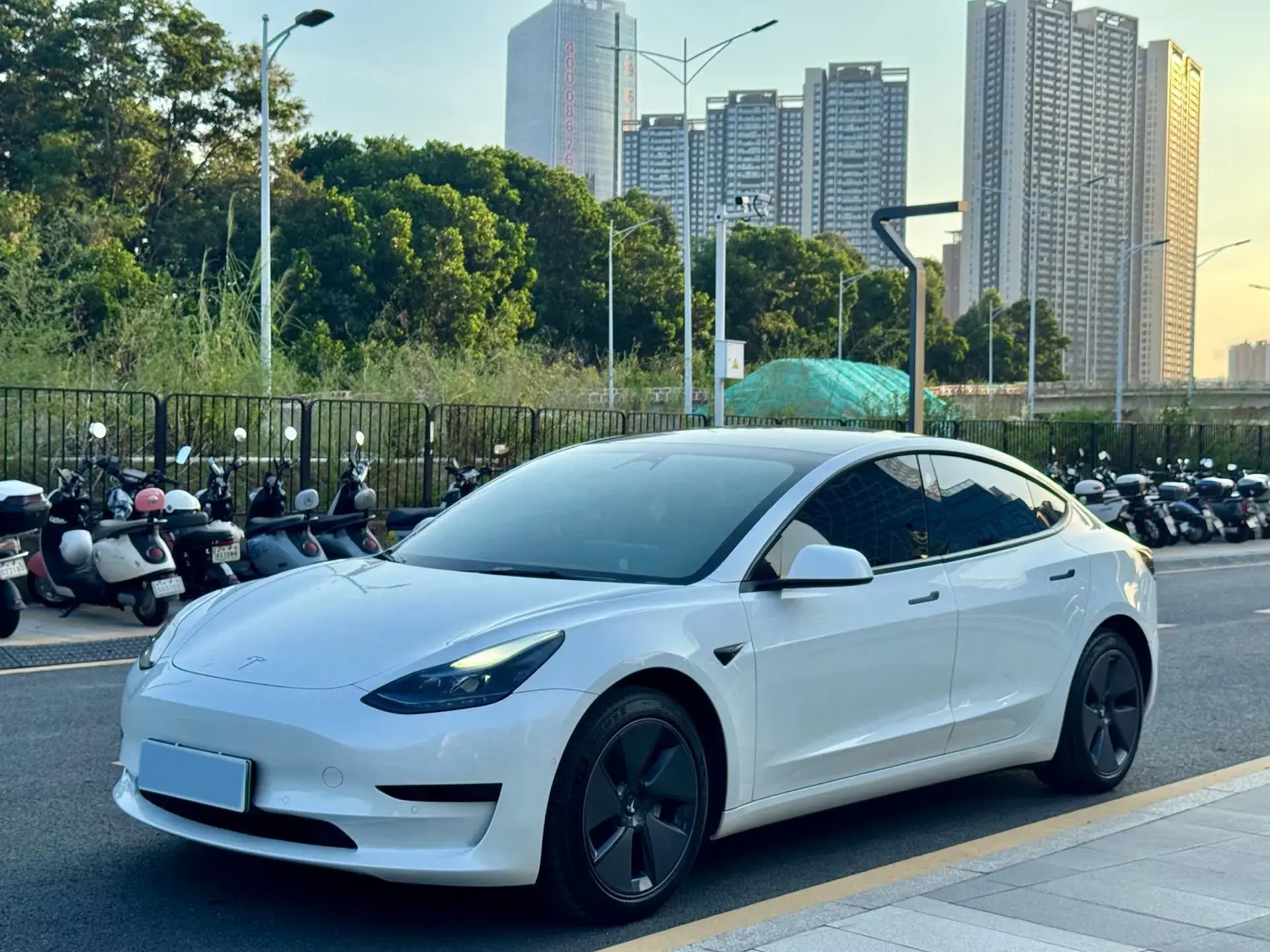 2022 TESLA MODEL view 1
