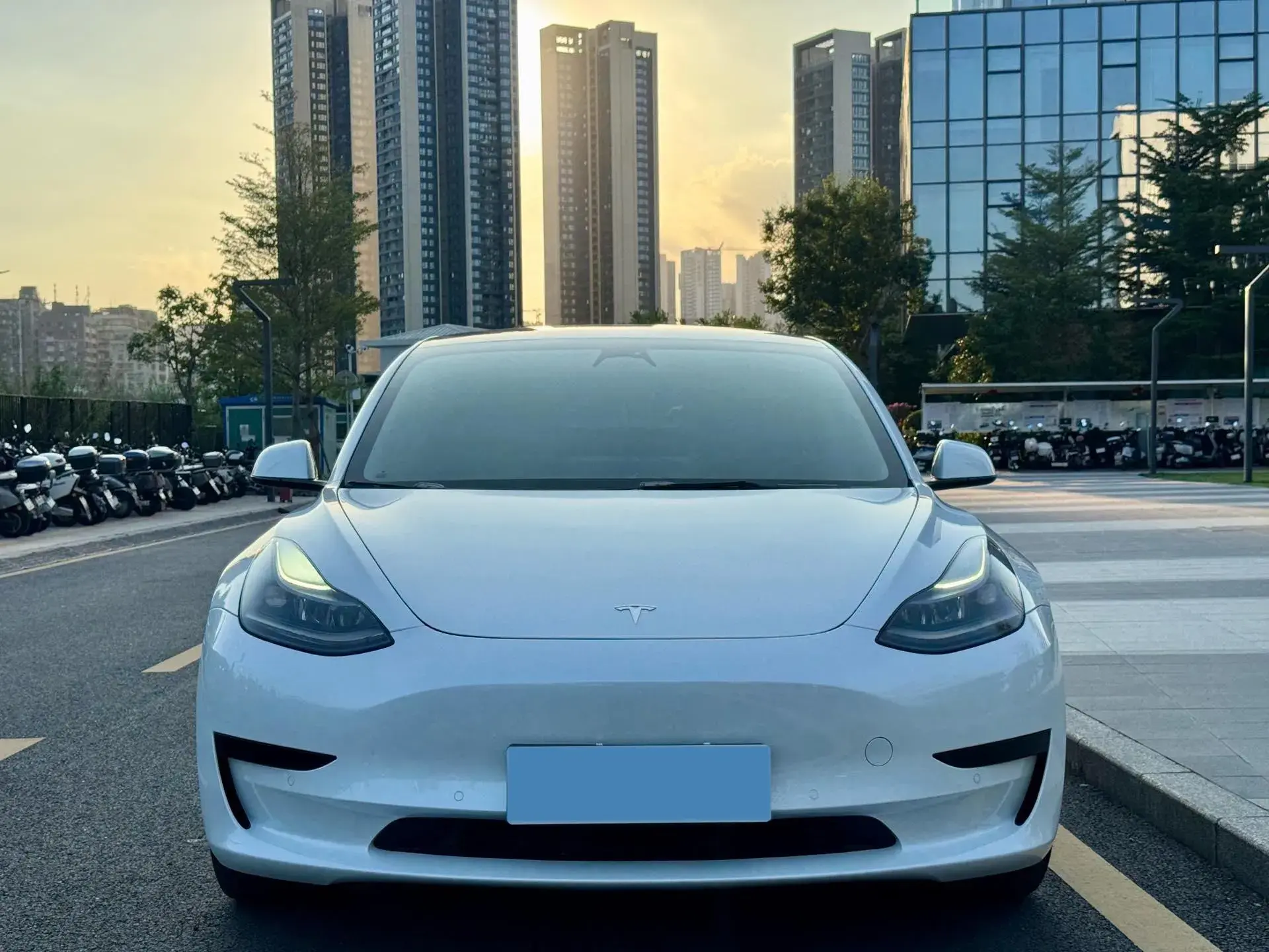 2022 TESLA MODEL thumbnail 2