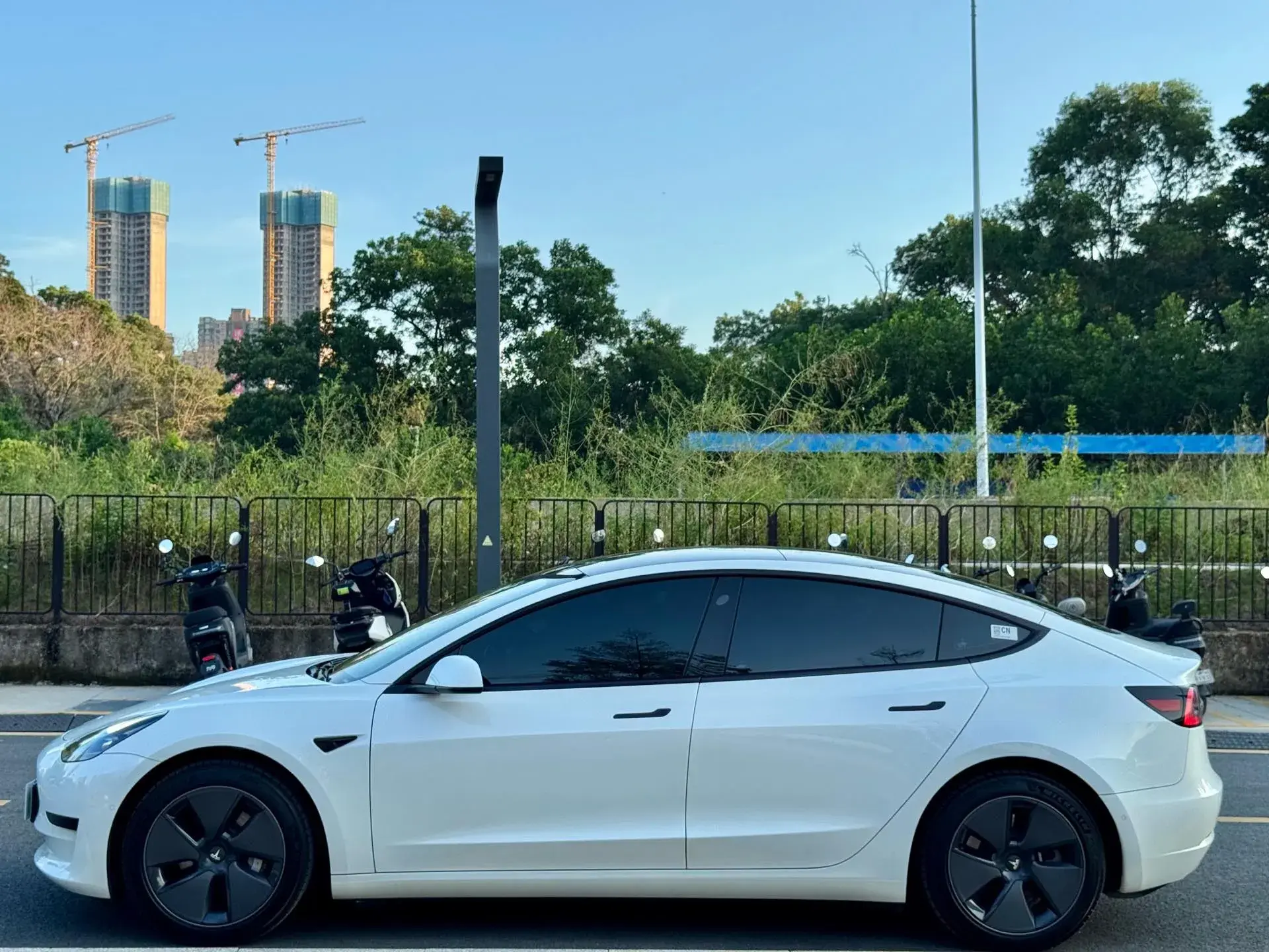 2022 TESLA MODEL thumbnail 3