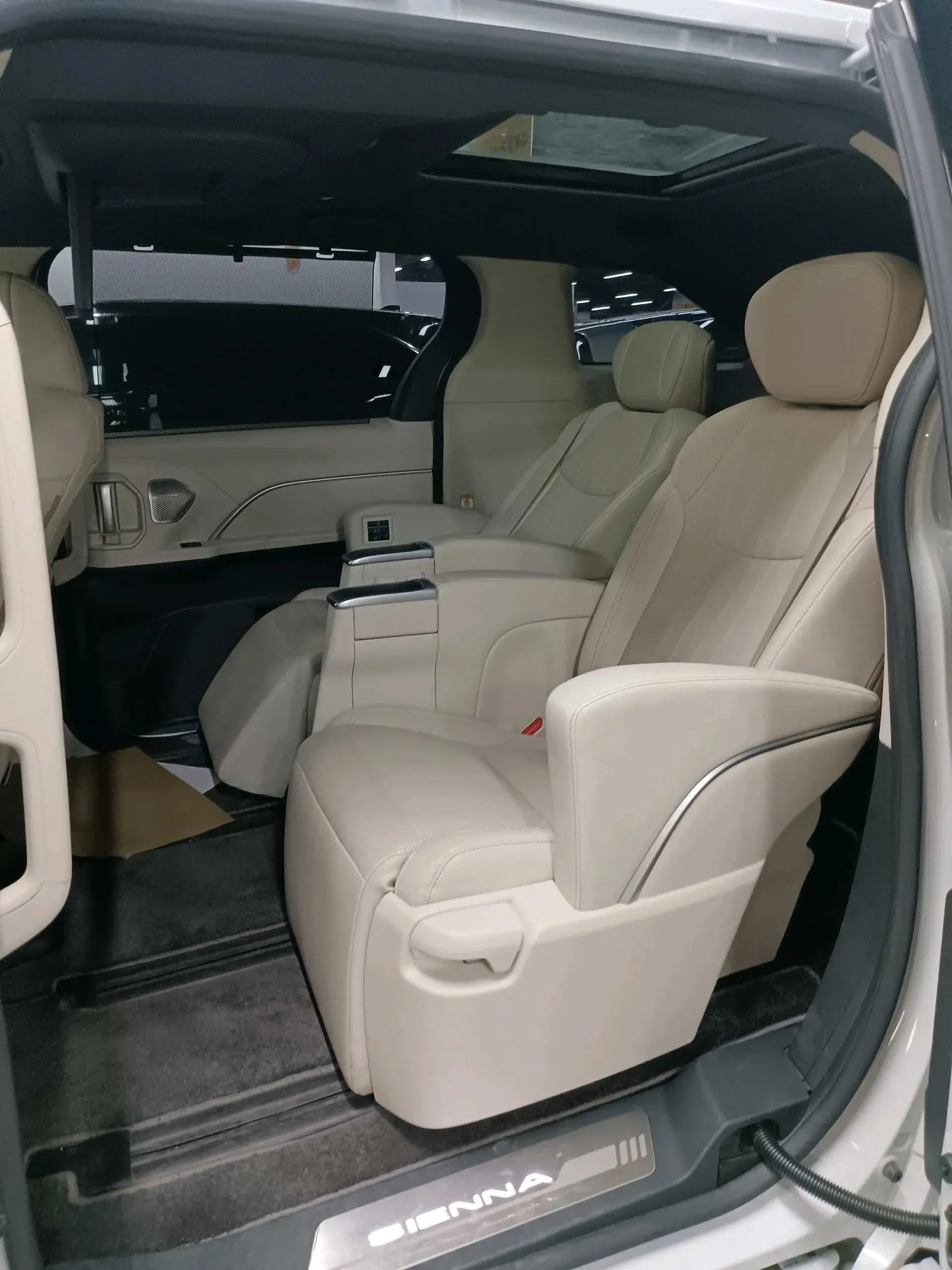 2024 TOYOTA SIENNA thumbnail 4