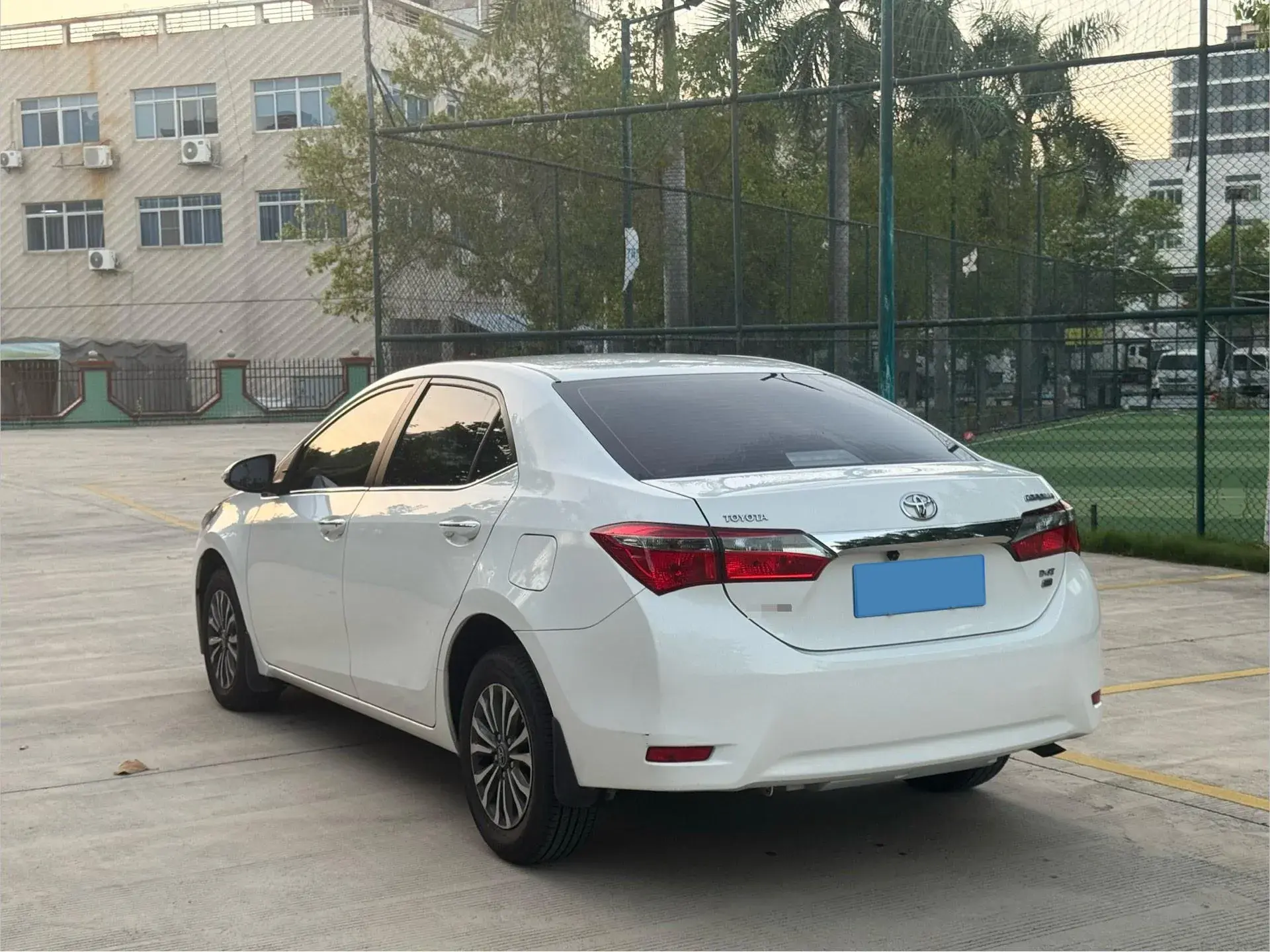 2018 TOYOTA COROLLA thumbnail 2