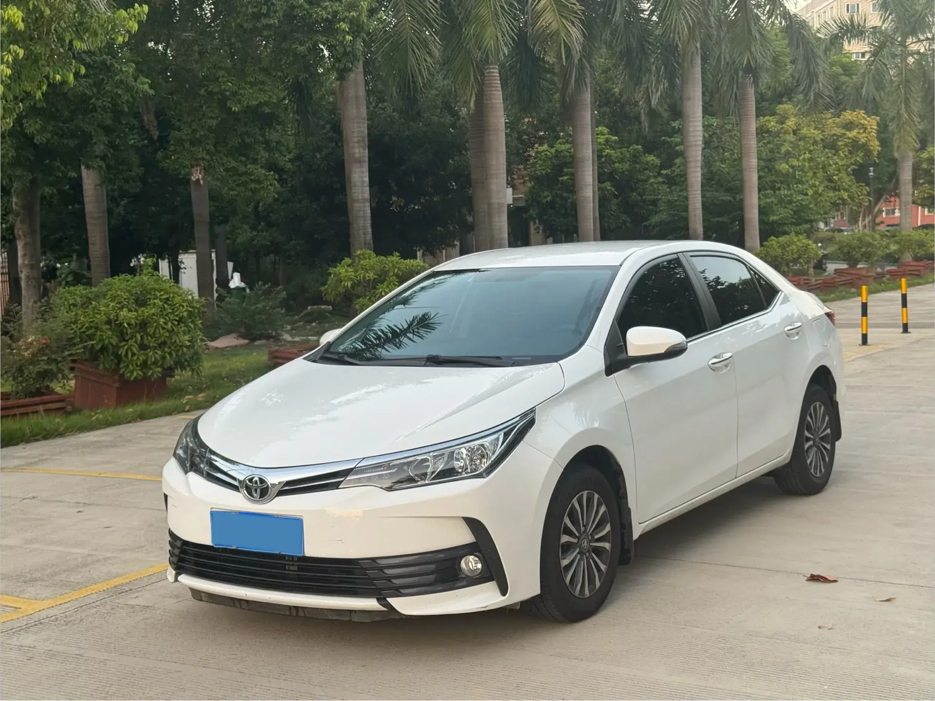 2018 TOYOTA COROLLA view 1