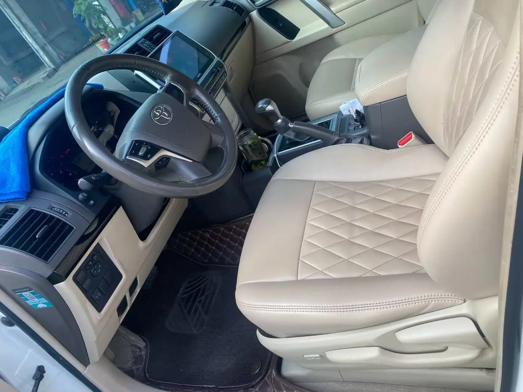 2017 TOYOTA COROLLA thumbnail 3