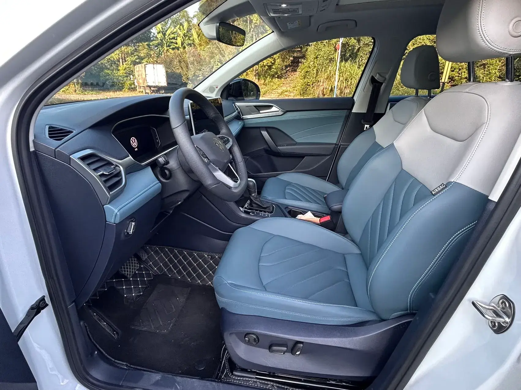 2024 VOLKSWAGEN THARU thumbnail 4