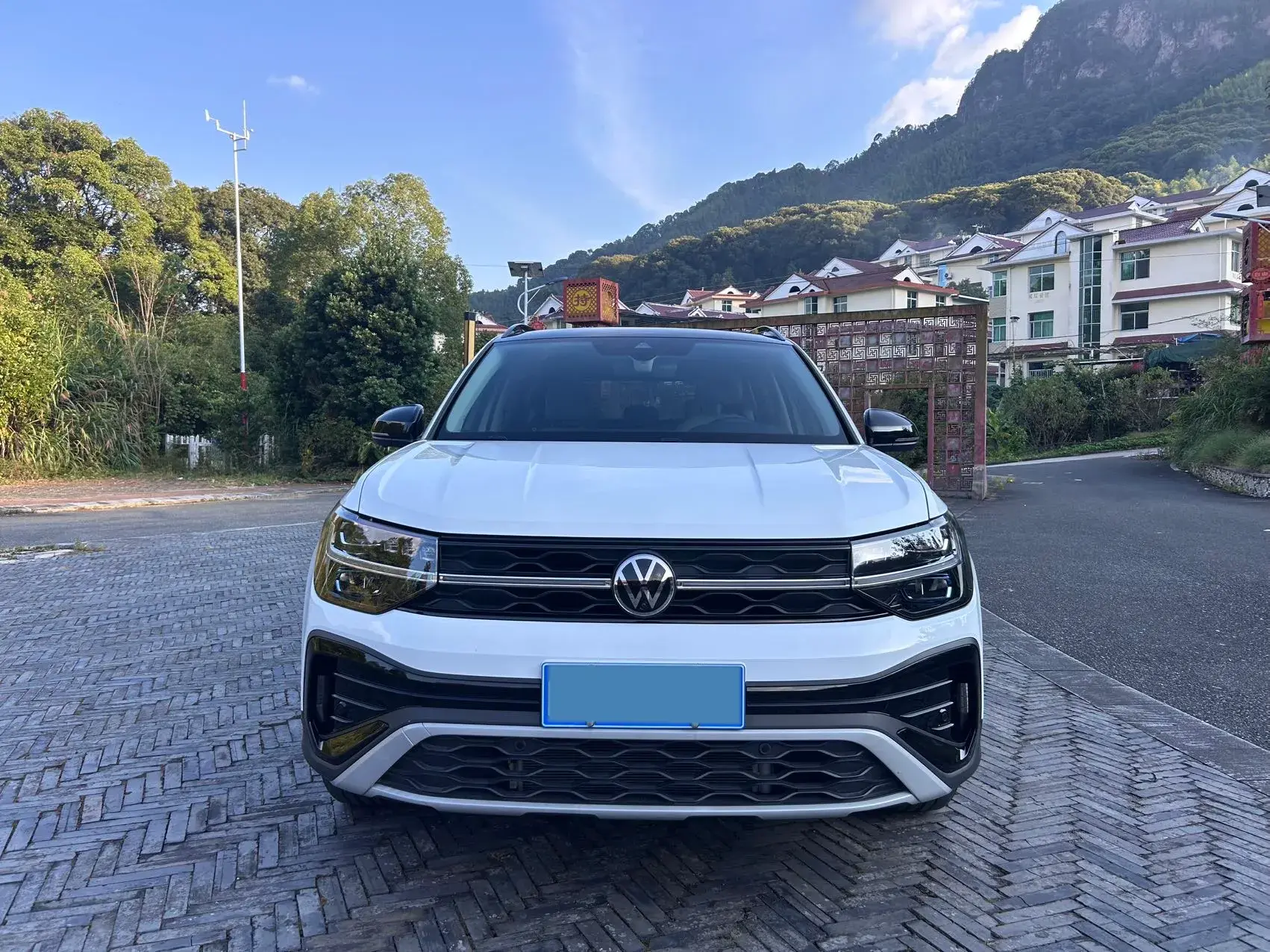 2024 VOLKSWAGEN THARU thumbnail 2