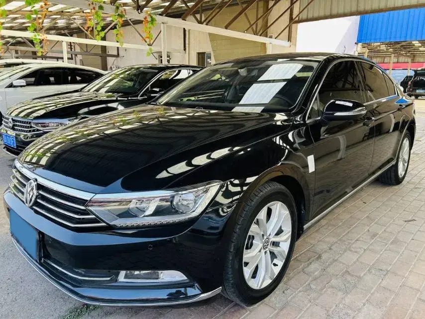 2018 VOLKSWAGEN MAGOTAN view 1