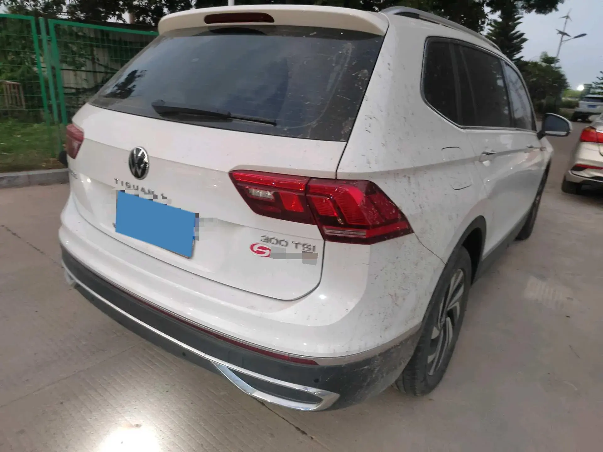 2023 VOLKSWAGEN TIGUAN thumbnail 2