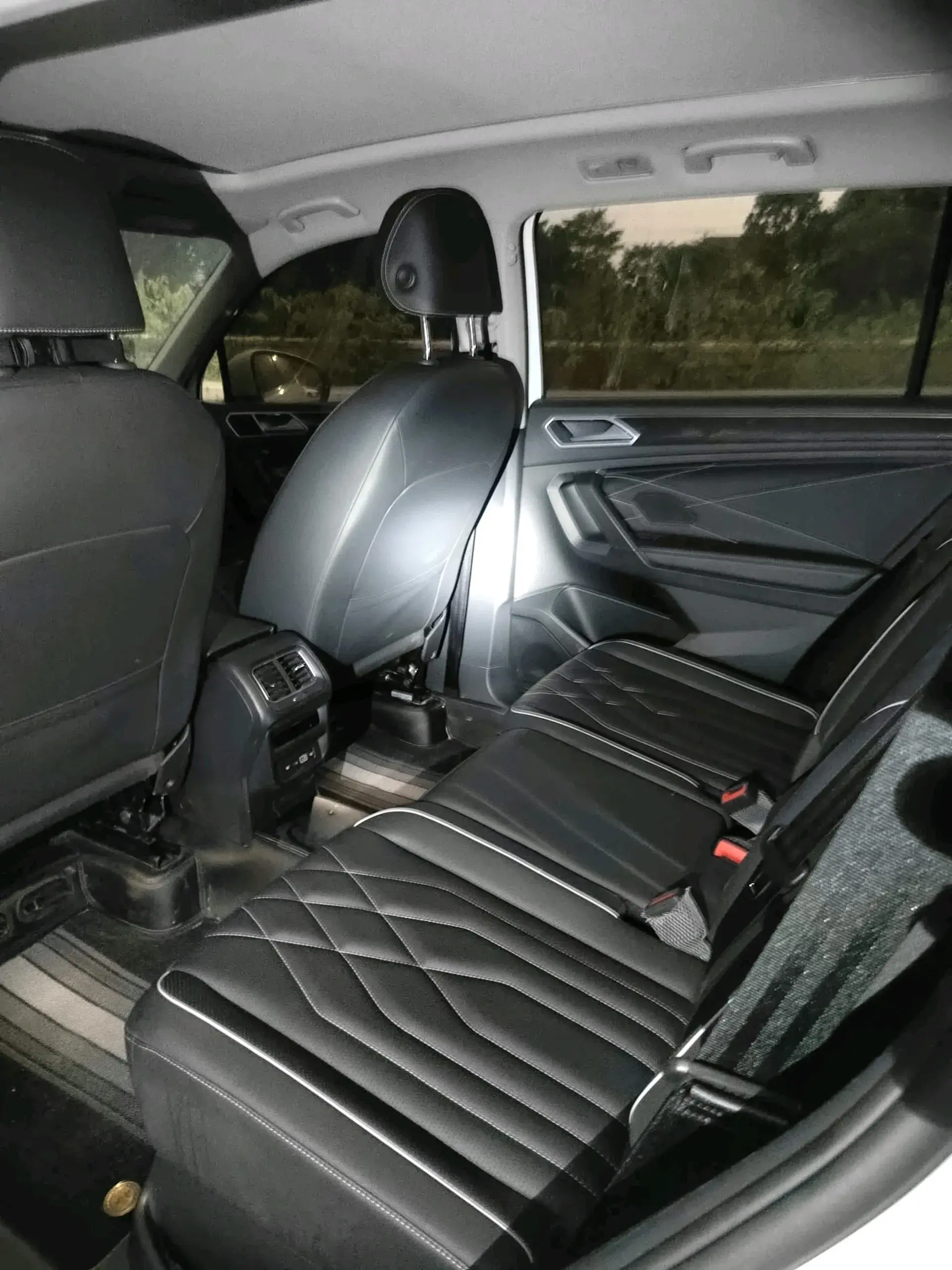 2023 VOLKSWAGEN TIGUAN thumbnail 4