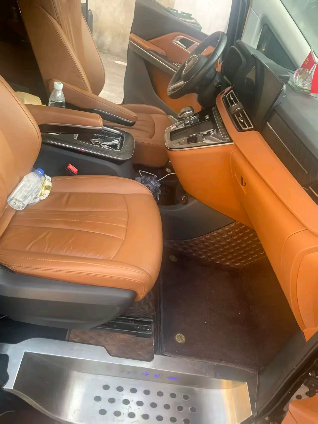 2023 HONGQI HQ9 thumbnail 4