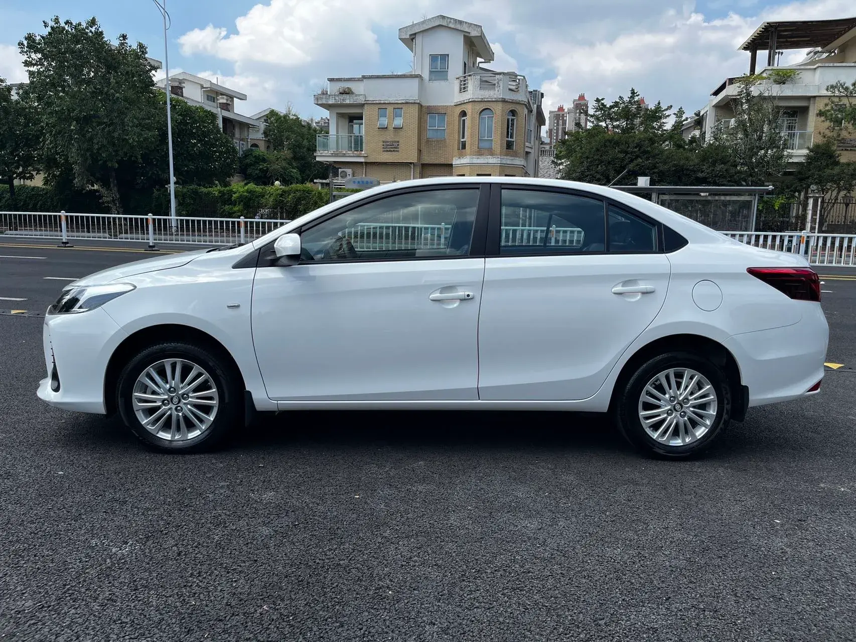 2021 TOYOTA VIOS thumbnail 3