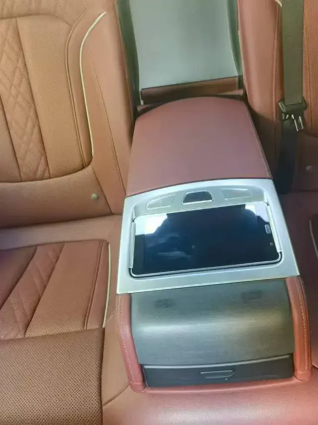 2021 BMW 5 thumbnail 4