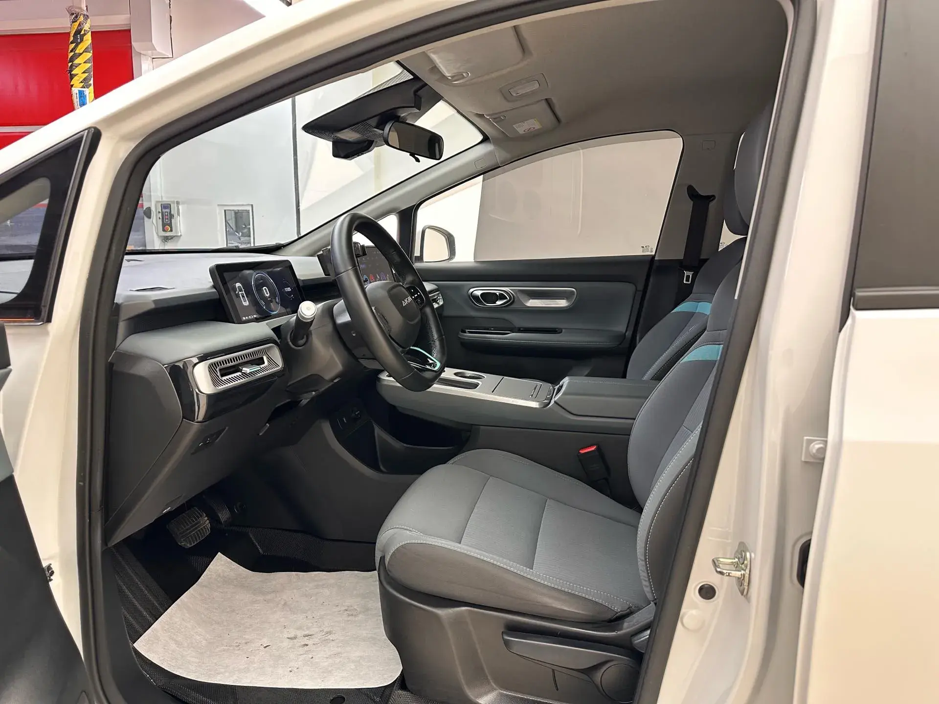 2022 AION Y thumbnail 4