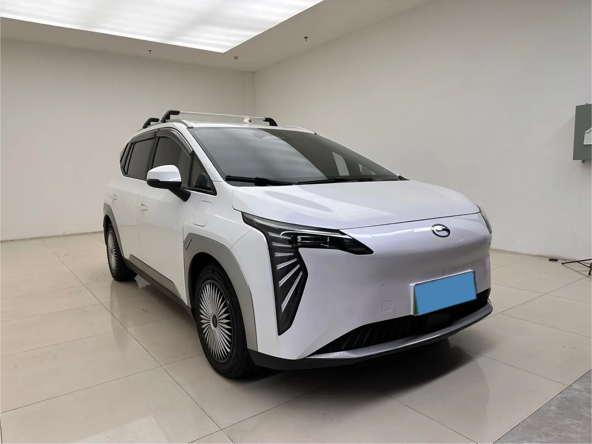 2022 AION Y thumbnail 3