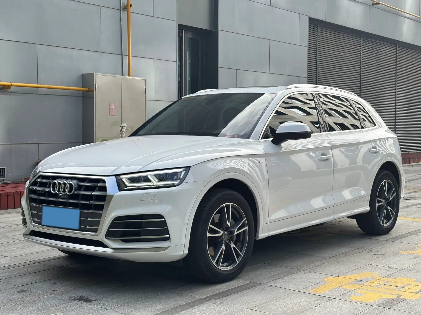 2020 AUDI Q5L view 1
