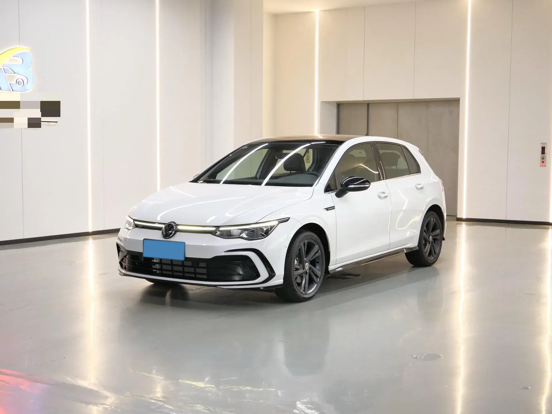 2023 VOLKSWAGEN GOLF view 1
