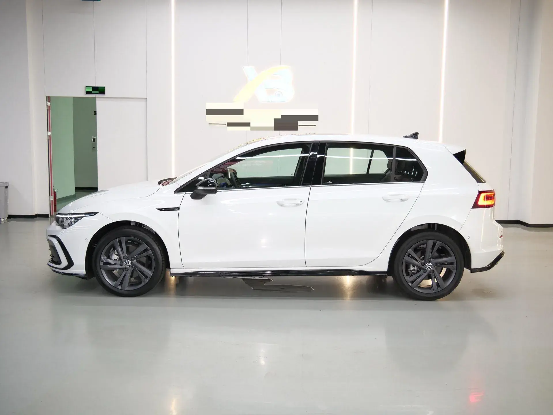 2023 VOLKSWAGEN GOLF thumbnail 3