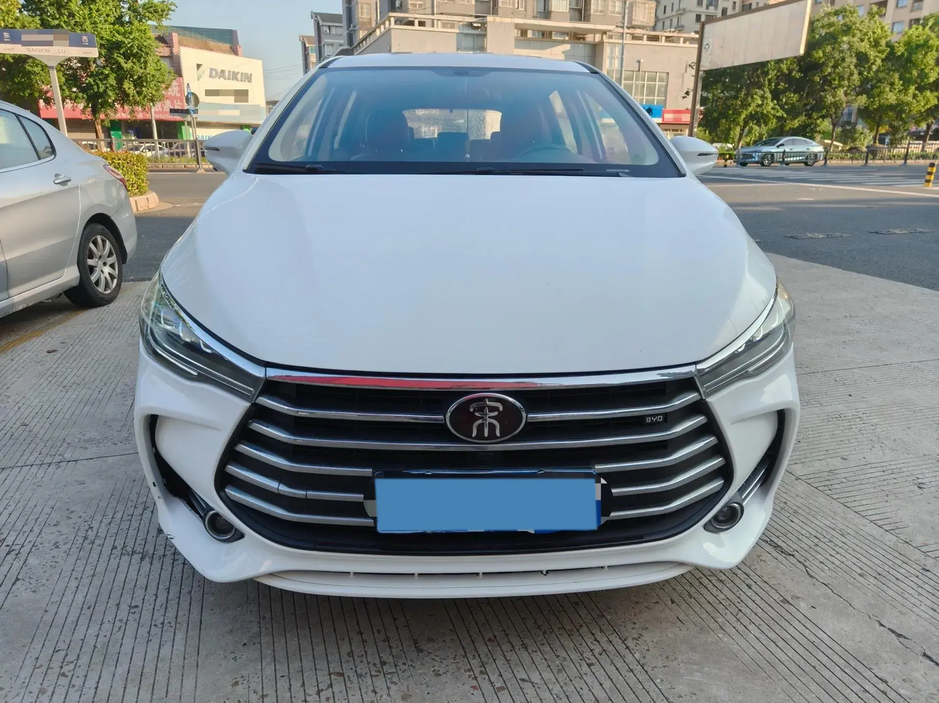 2018 BYD SONG thumbnail 2