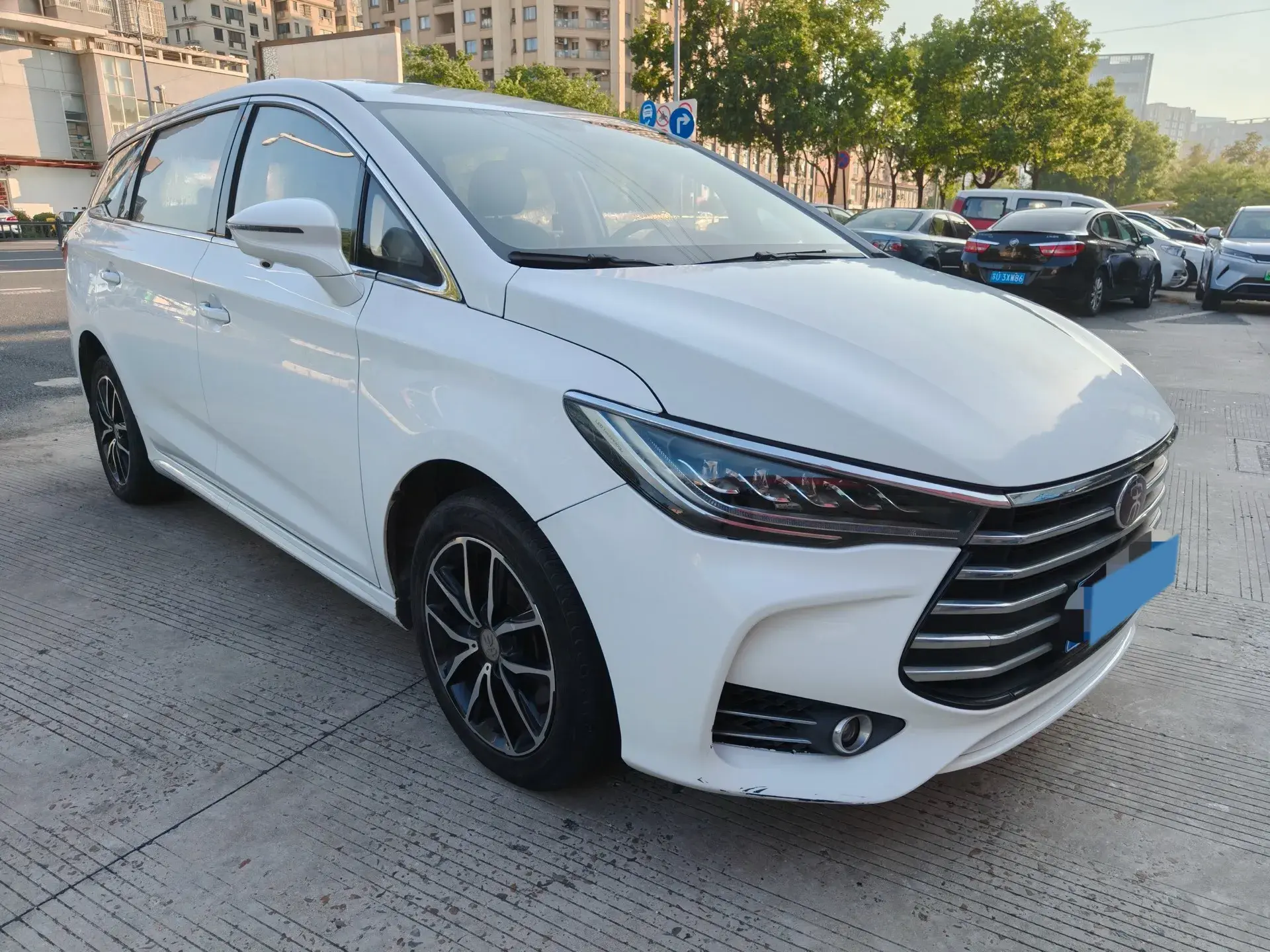 2018 BYD SONG thumbnail 3