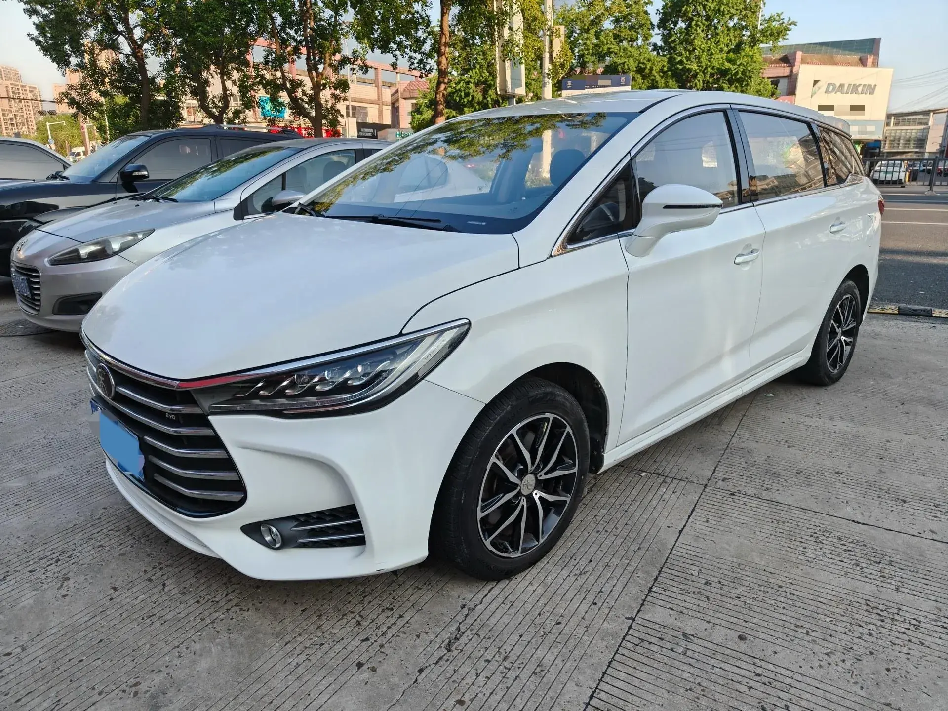 2018 BYD SONG view 1