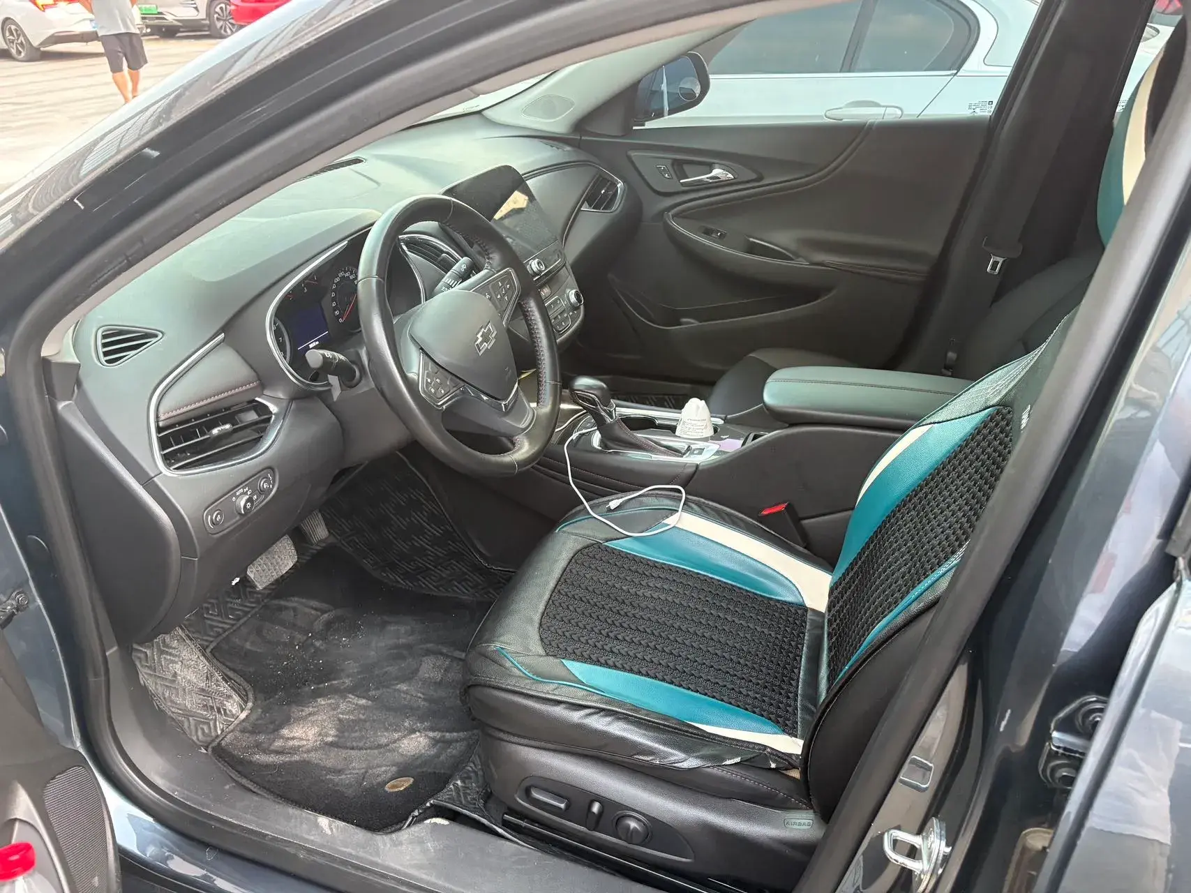 2021 CHEVROLET MALIBU thumbnail 4