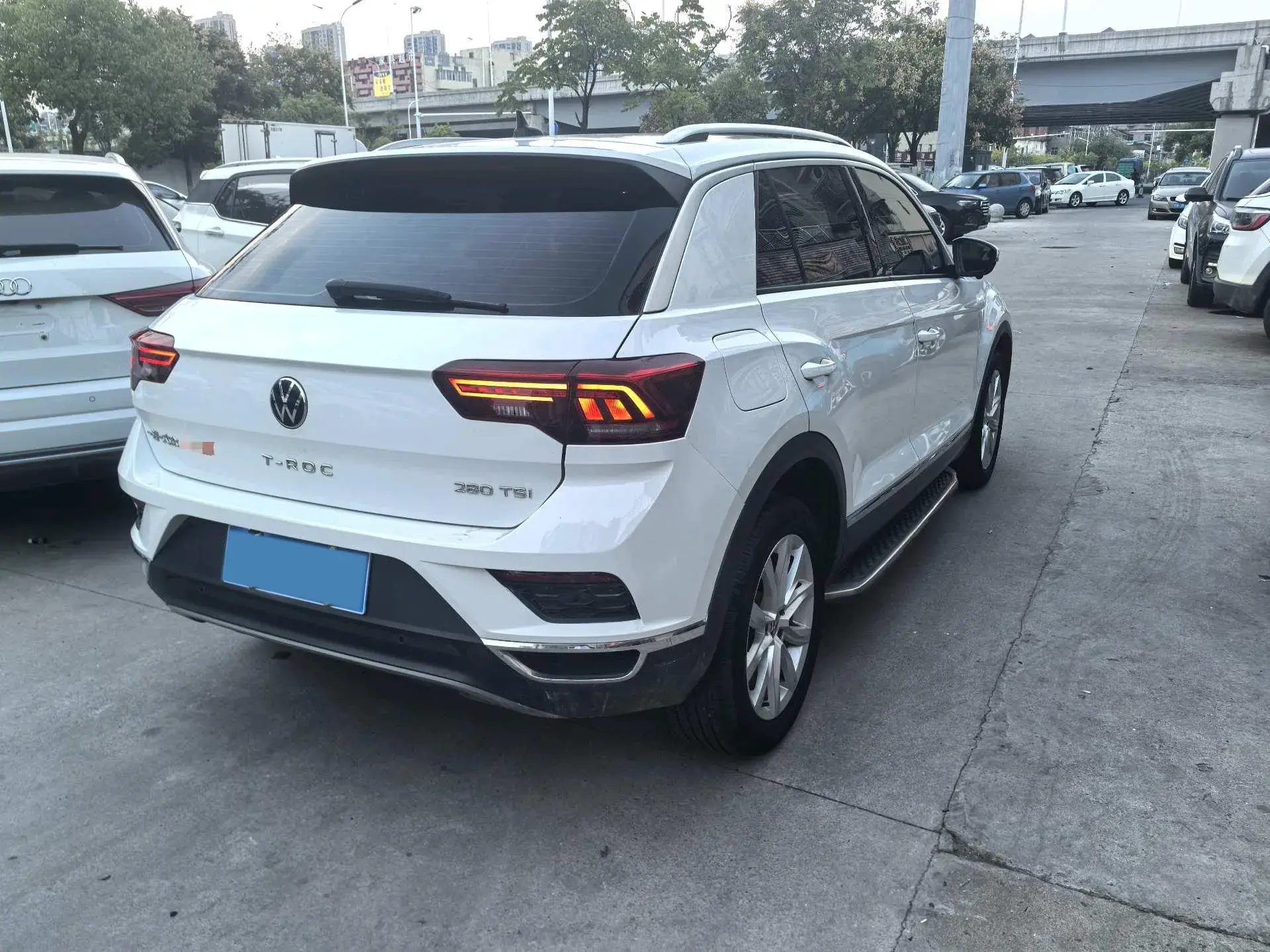 2022 VOLKSWAGEN T-ROC thumbnail 3