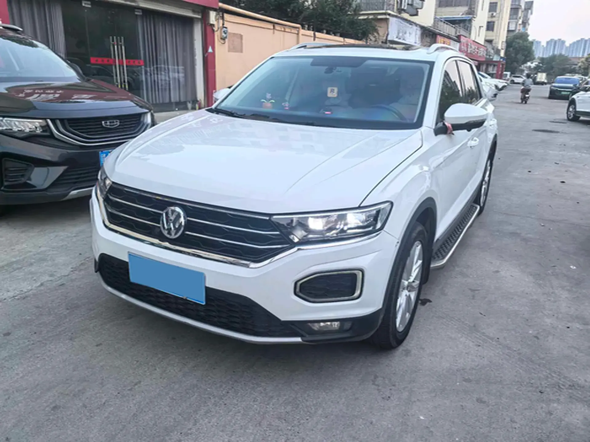 2022 VOLKSWAGEN T-ROC view 1