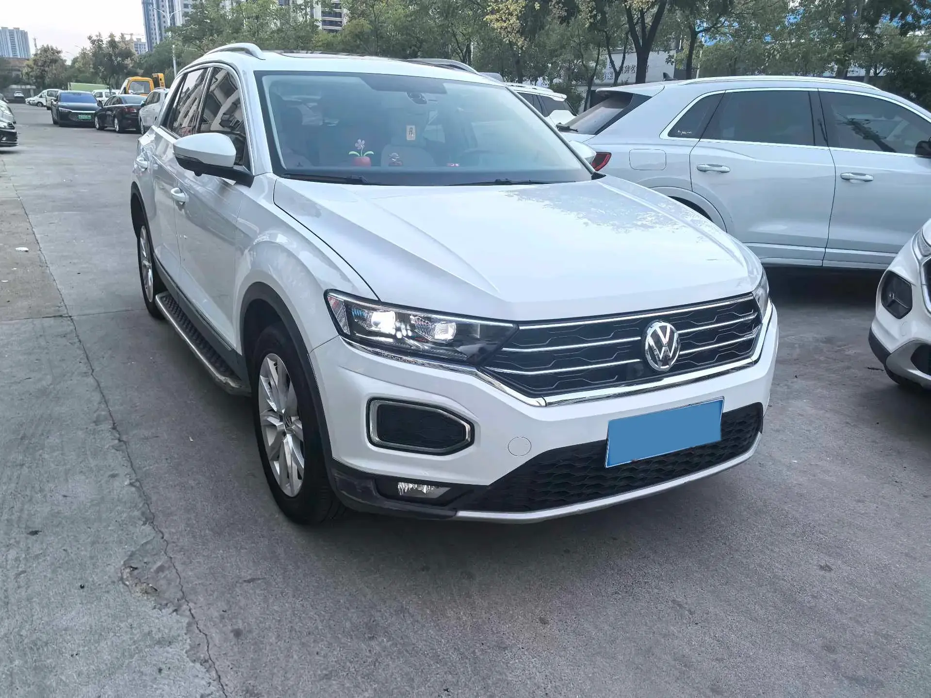 2022 VOLKSWAGEN T-ROC thumbnail 2