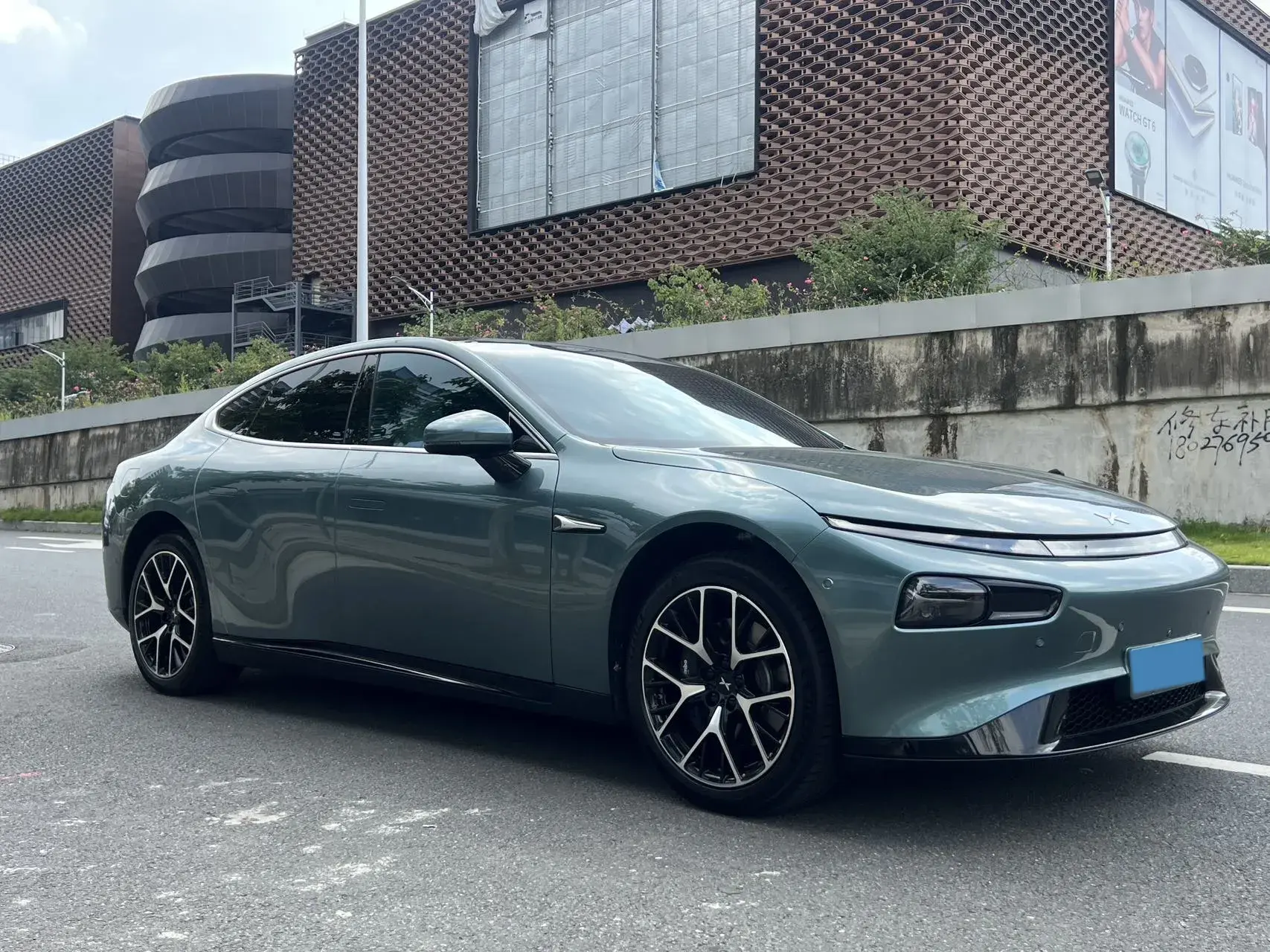 2023 XPENG P7 thumbnail 3