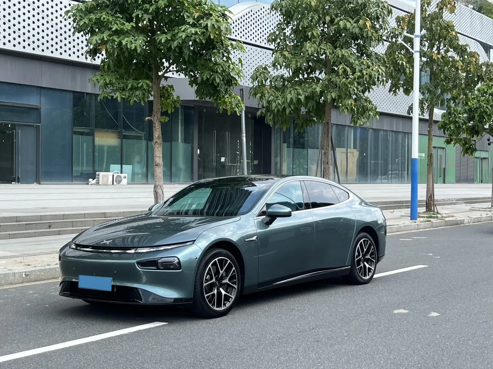 2023 XPENG P7 view 1