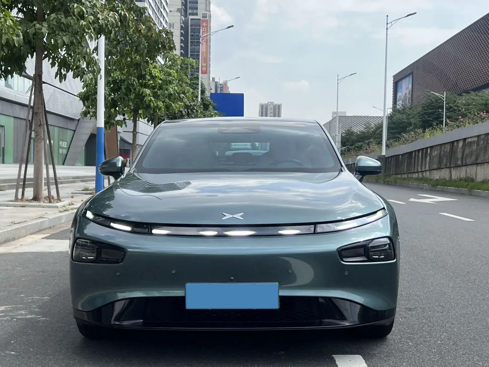 2023 XPENG P7 thumbnail 2