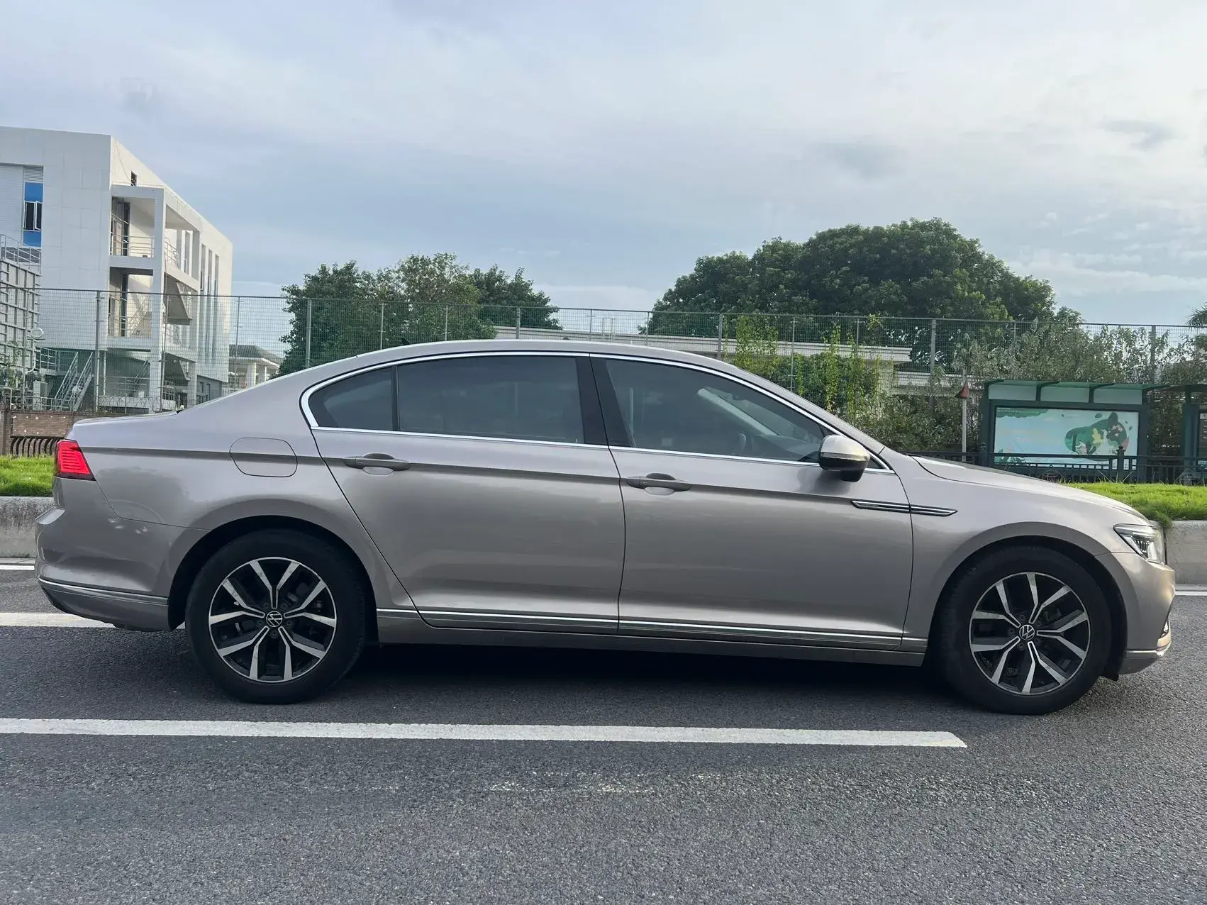 2020 VOLKSWAGEN MAGOTAN thumbnail 4