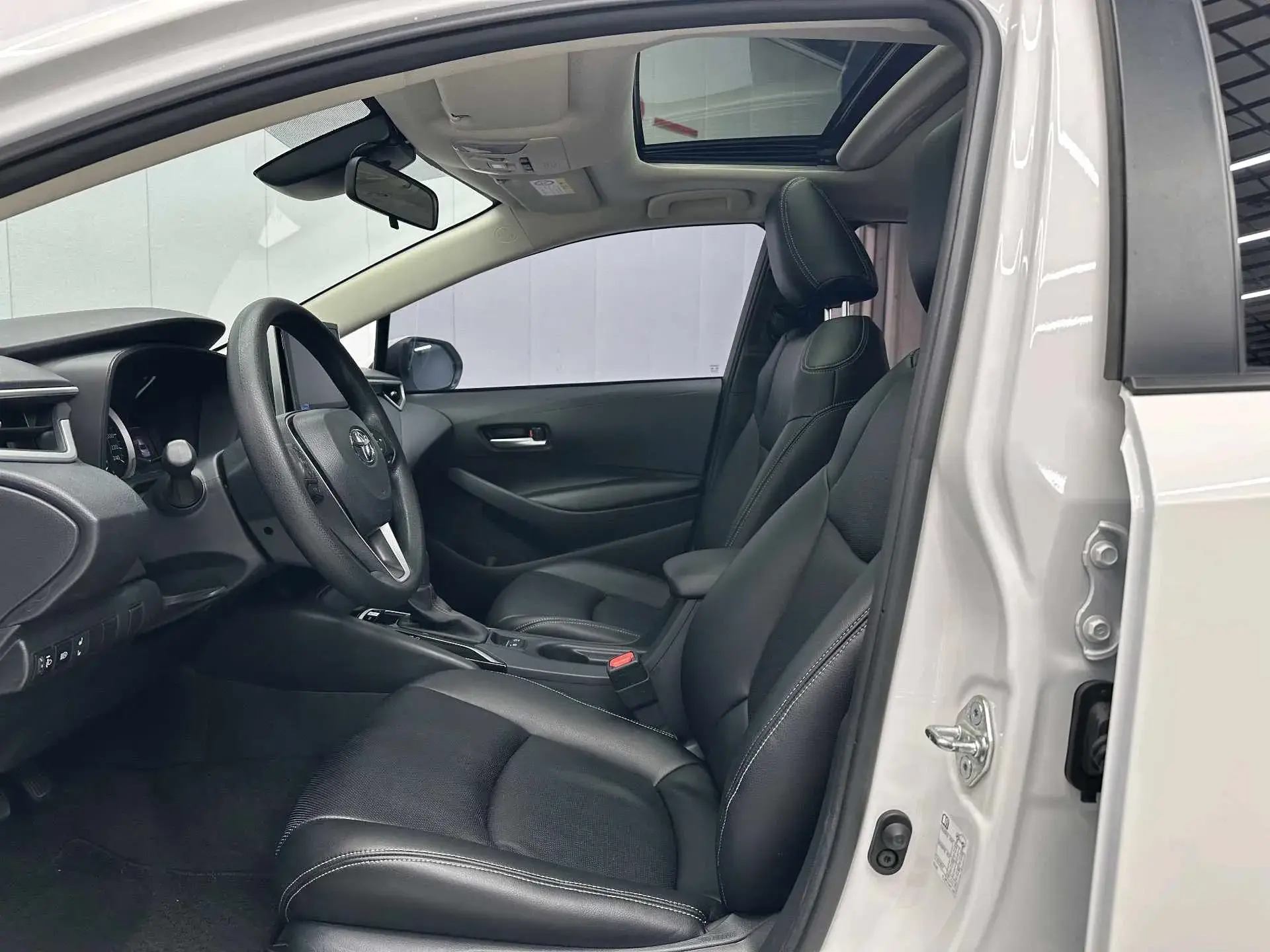 2021 TOYOTA COROLLA thumbnail 4