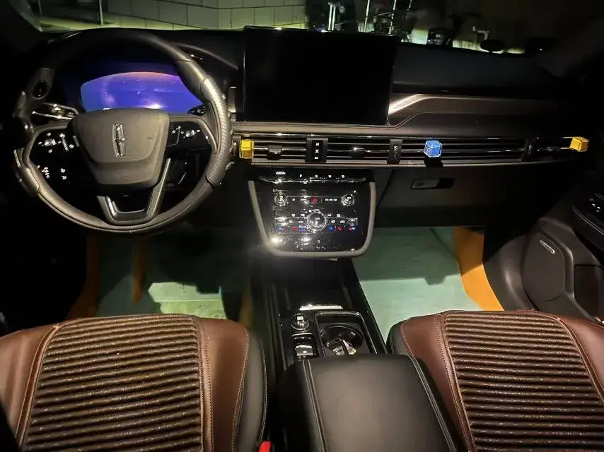 2021 LINCOLN CORSAIR thumbnail 3