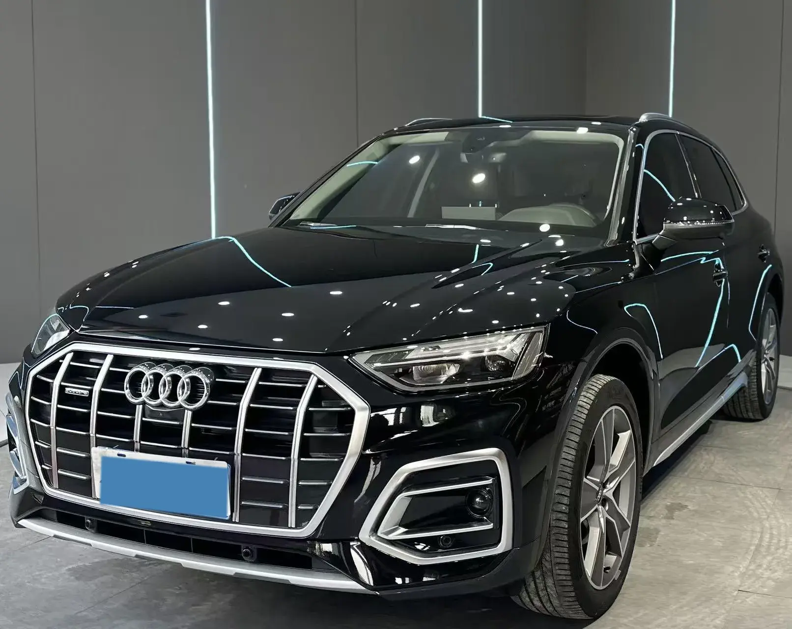 2022 AUDI Q5L view 1