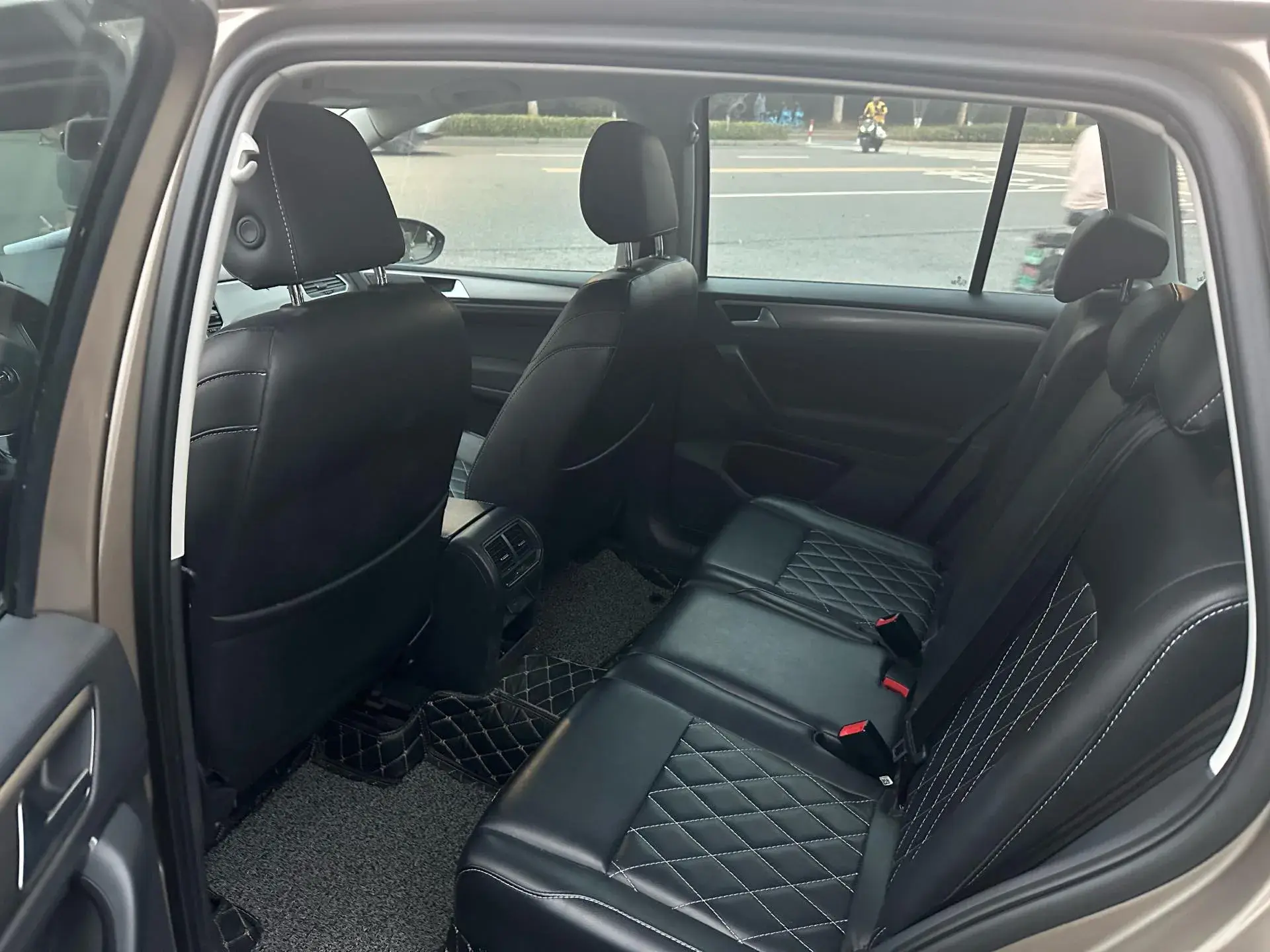 2016 VOLKSWAGEN GOLF thumbnail 3