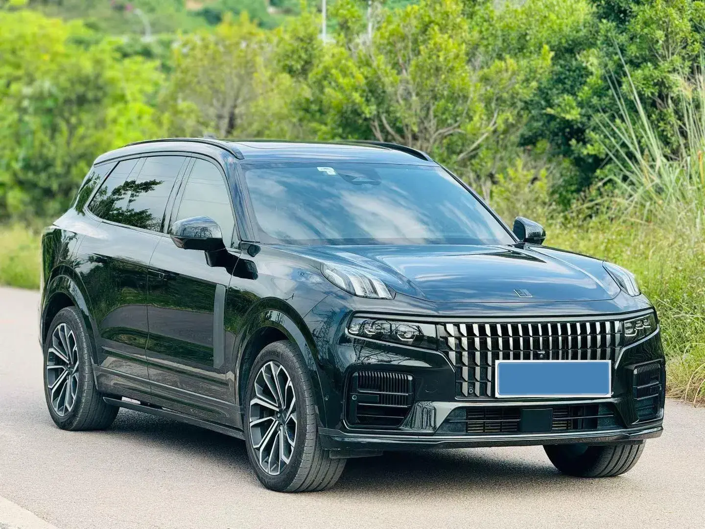 2023 LYNK&CO 09 thumbnail 3