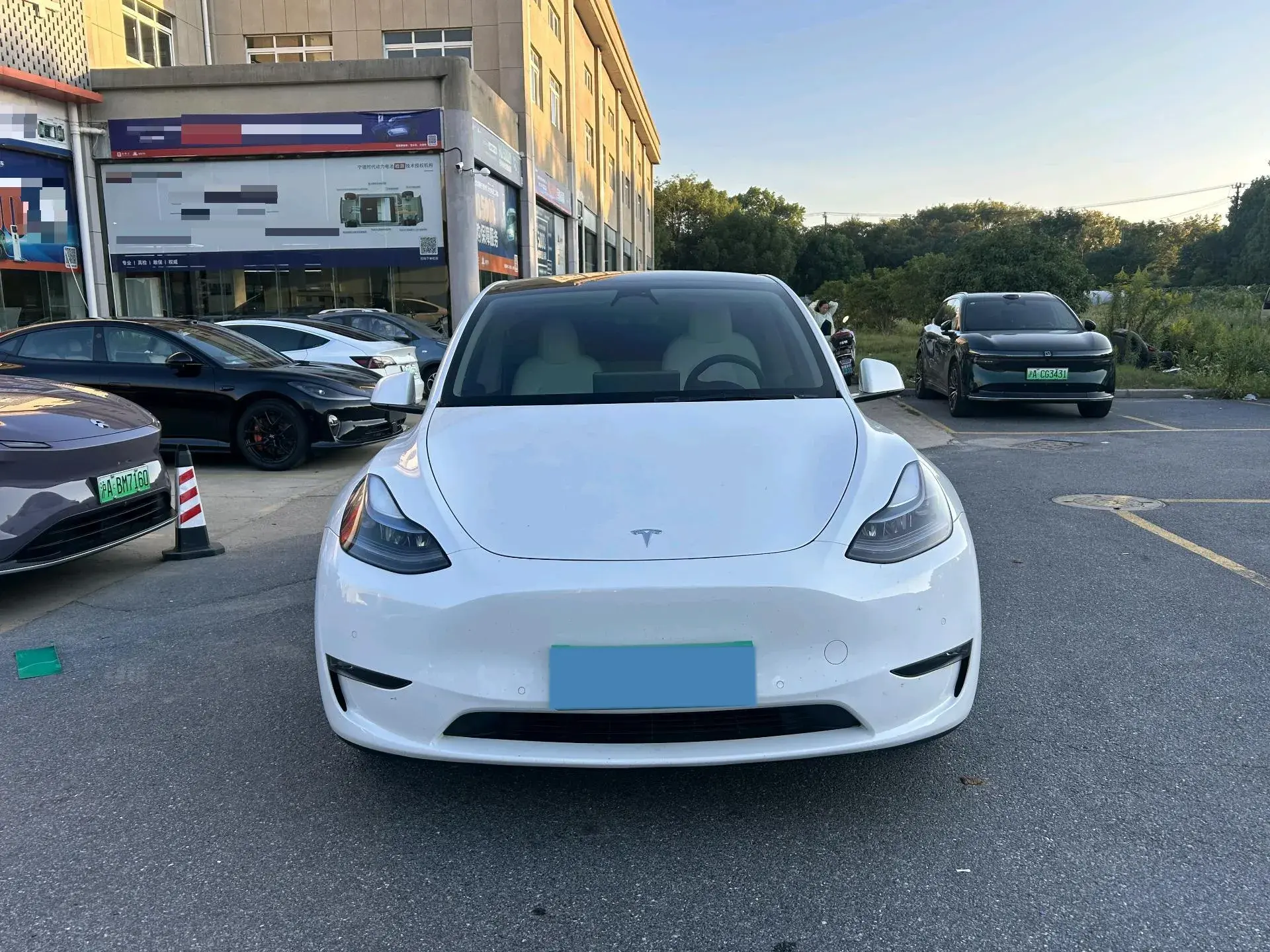 2023 TESLA MODEL thumbnail 2