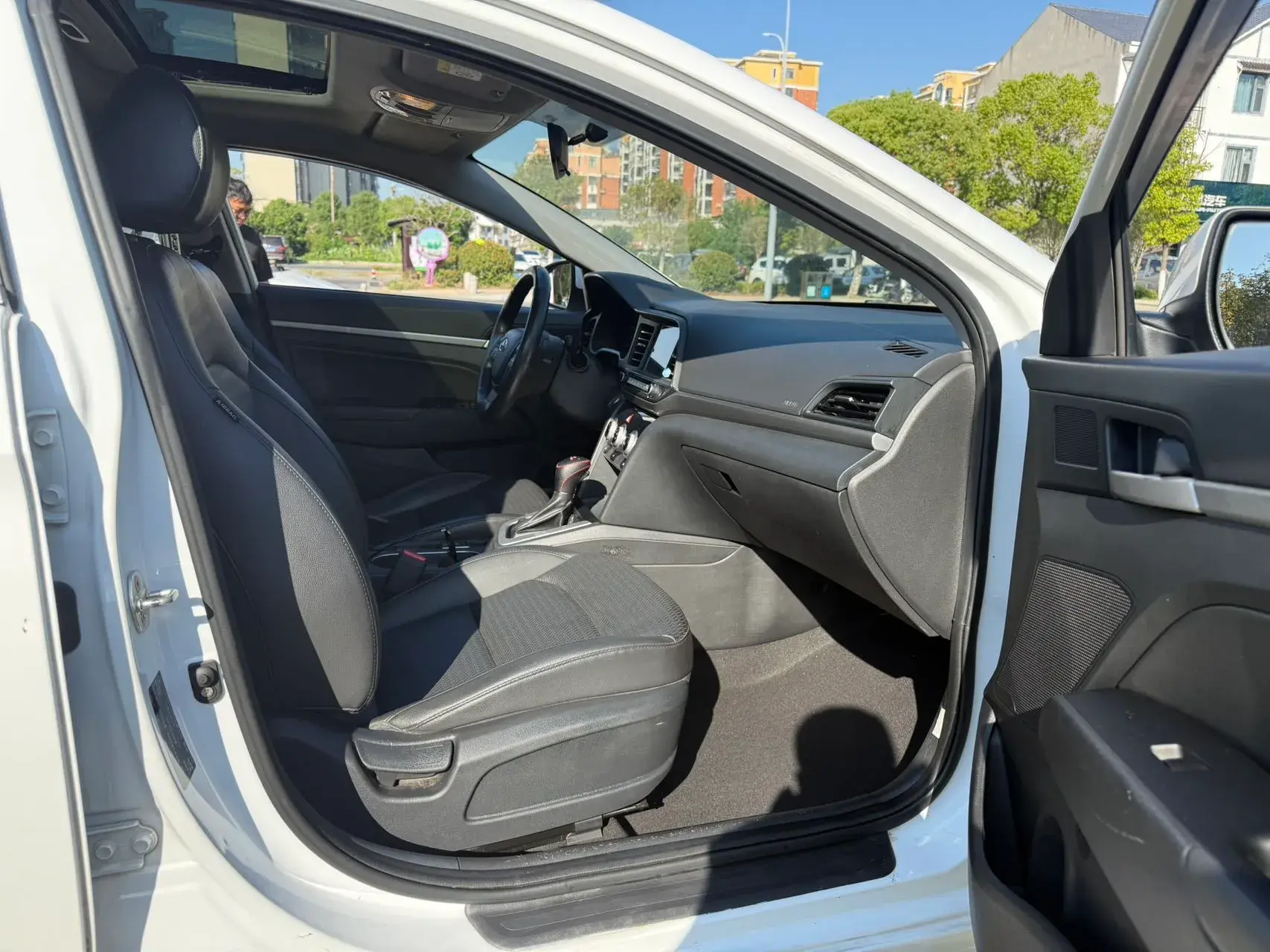 2019 HYUNDAI ELANTRA thumbnail 4