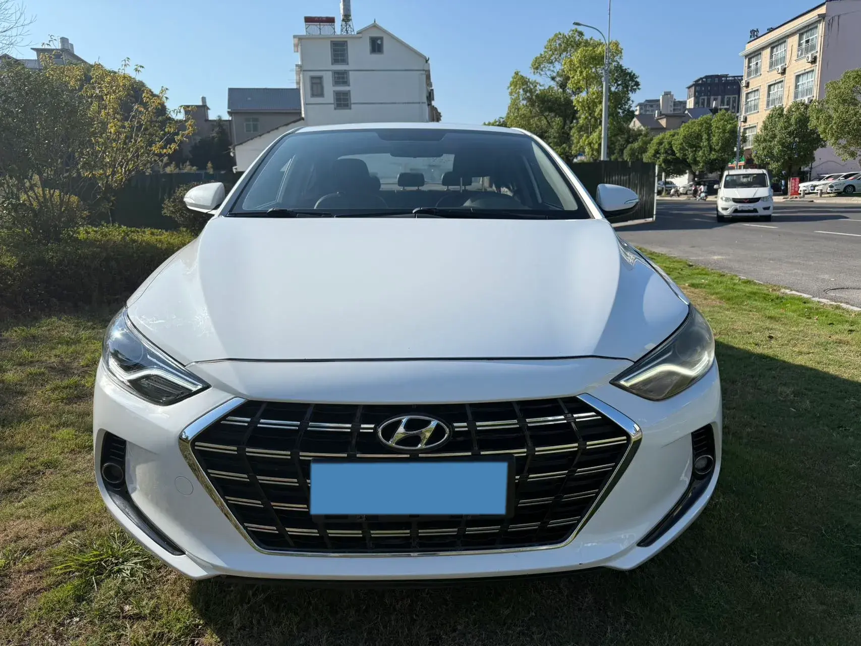 2019 HYUNDAI ELANTRA thumbnail 2