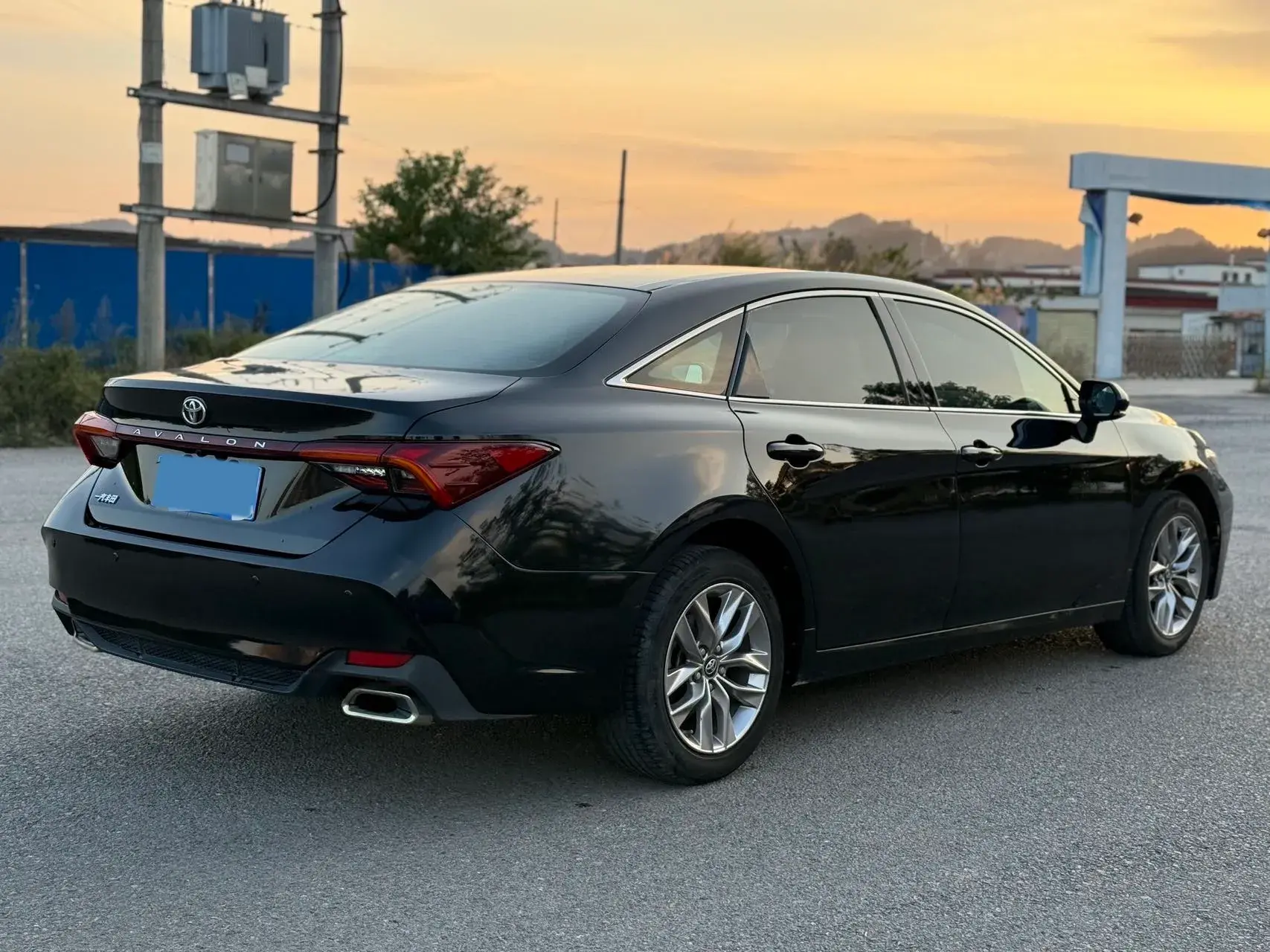 2019 TOYOTA AVALON thumbnail 3
