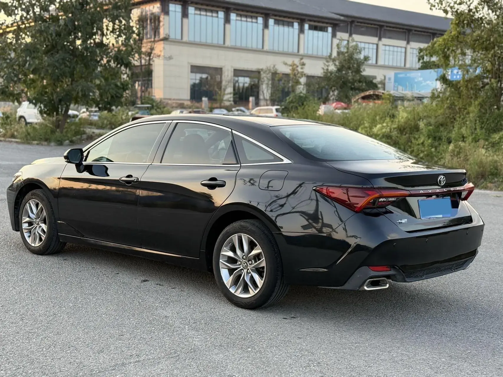 2019 TOYOTA AVALON thumbnail 4