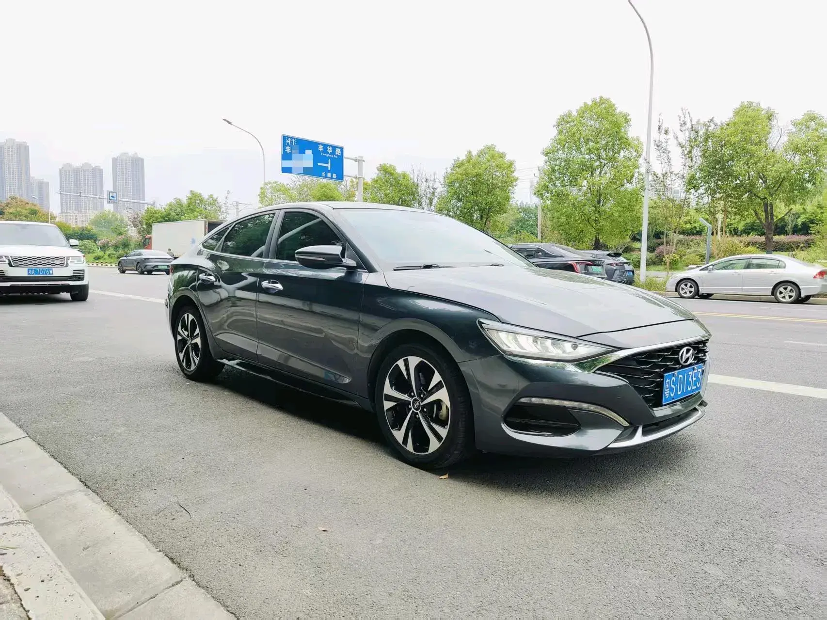 2019 HYUNDAI LA thumbnail 3