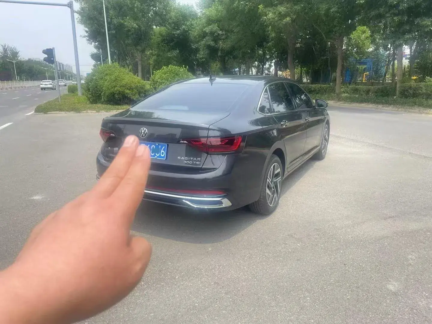 2023 VOLKSWAGEN SAGITAR thumbnail 2