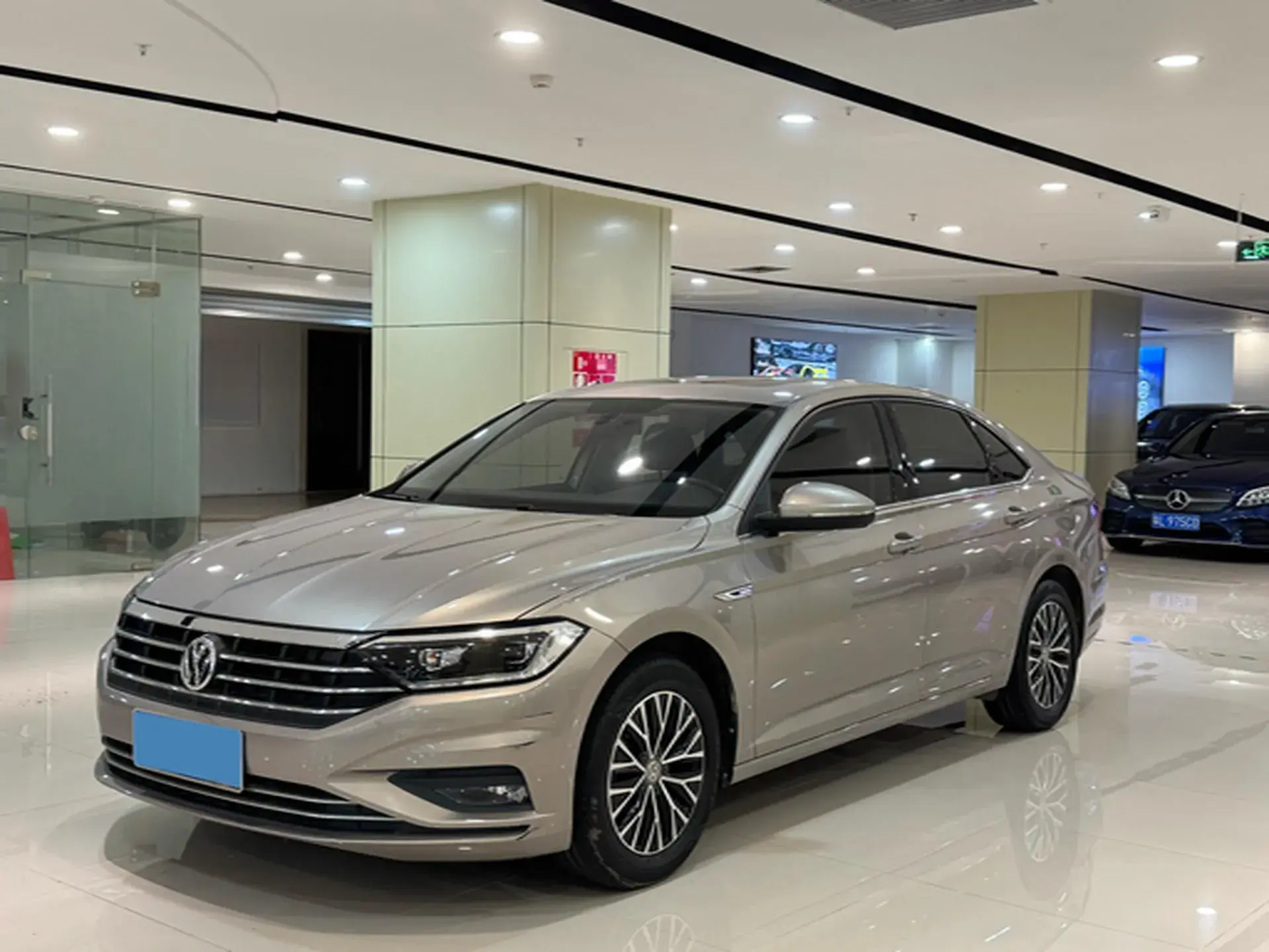 2021 VOLKSWAGEN SAGITAR view 1