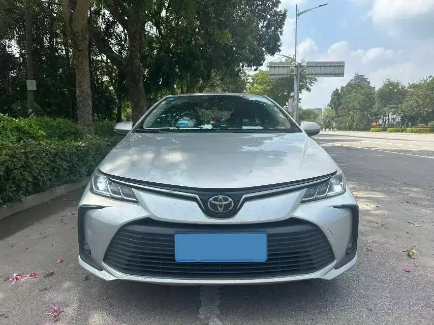 2019 TOYOTA COROLLA thumbnail 2